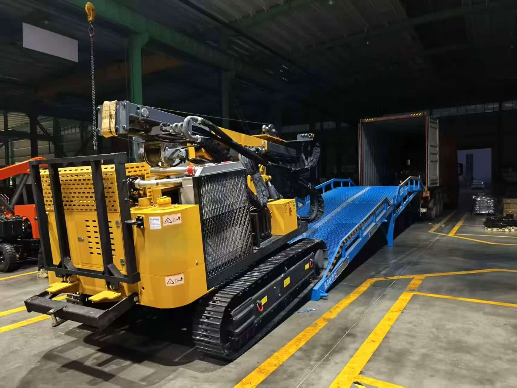 Thúc đẩy năng lượng xanh của Ý: Hai máy đóng cọc năng lượng mặt trời TZ536 tùy chỉnh, đáp ứng tiêu chuẩn Euro 5, đã được xuất xưởng.