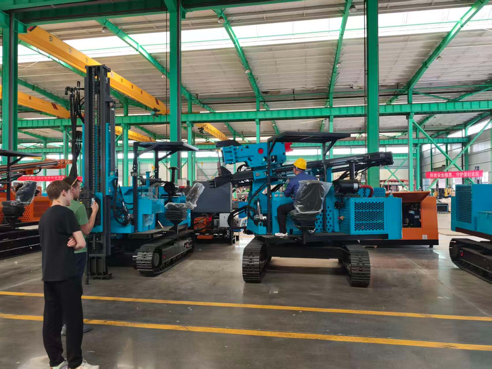 Sự công nhận từ xa: Khách hàng Đông Âu đến thăm Tezhong Machinery để tìm kiếm cơ hội hợp tác mới trong lĩnh vực kỹ thuật quang điện.